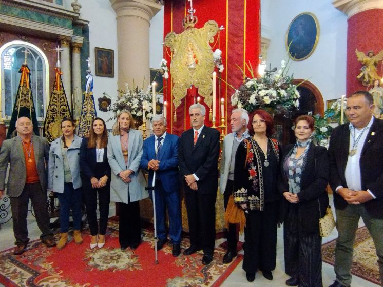La Hermandad del Rocío concluye el 25 aniversario de la bendición de su Simpecado, al que se impone la Medalla de Oro de Chipiona
