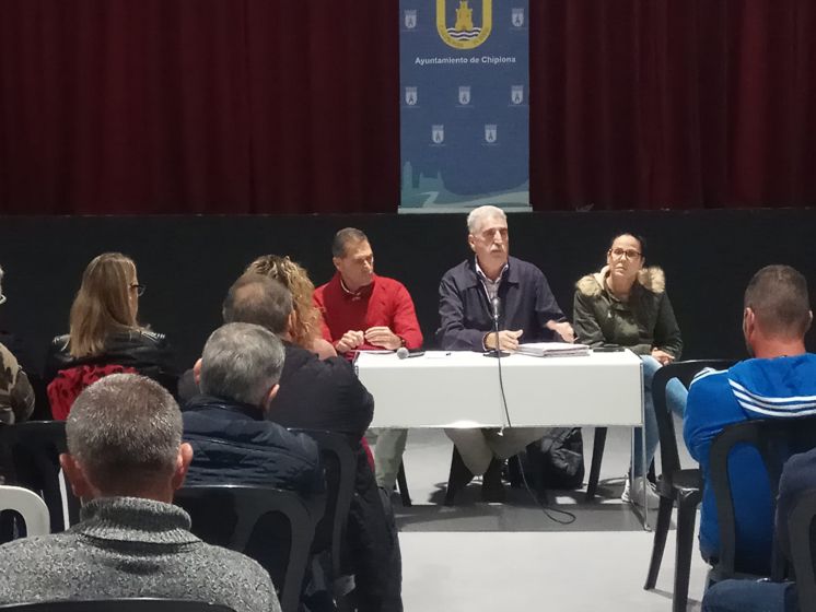 El Alcalde de Chipiona se reunió ayer con agricultores de la localidad para informales sobre los principales asuntos que les afectan