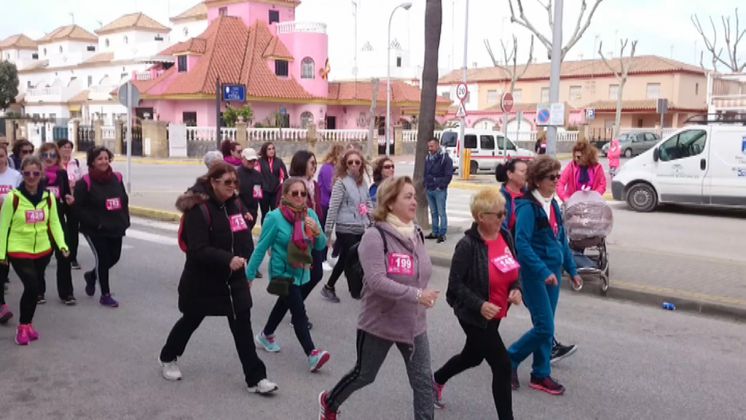 La Marcha solidaria &#039;Anda por tu salud&#039; celebró el sábado su segunda edición tras el aplazamiento por la lluvia