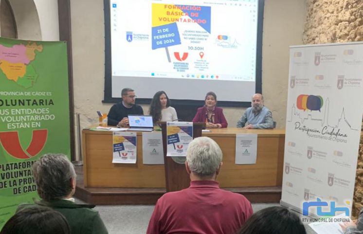 Una docena de personas participaron ayer en un curso gratuito de formación básica de voluntariado impartido en Chipiona