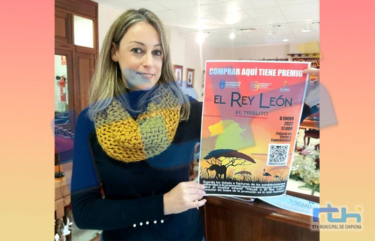 María Naval anima a participar en la campaña ‘Estas navidades comprar en Chipiona tiene premio’ que canjea entradas para el musical ‘El Rey León. El Tributo’