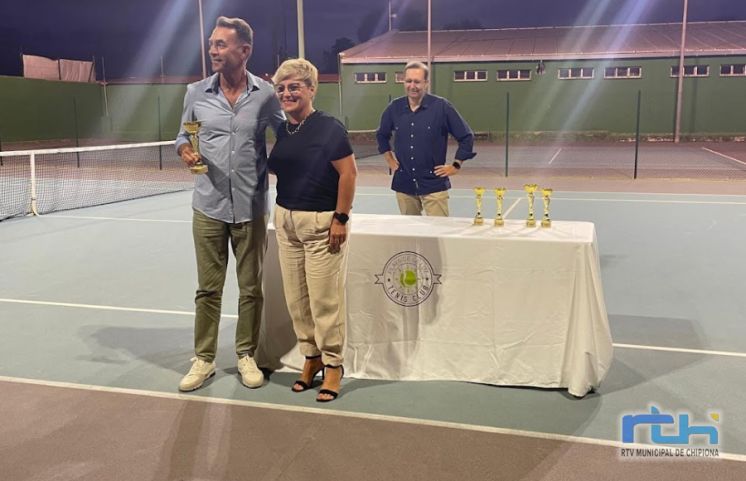 Manuel Massip campeón de la Liga de Tenis de Verano de Rota