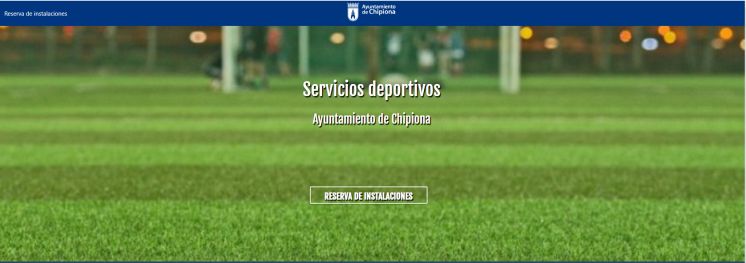 Deportes recuerda la posibilidad de reservar online el campo de fútbol y las pistas deportivas municipales de Chipiona