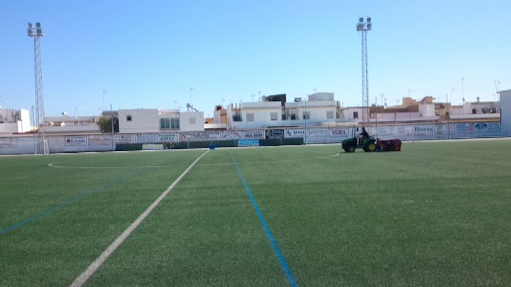 Deportes espera que Diputación subvencione la sustitución del césped artificial del campo de fútbol municipal