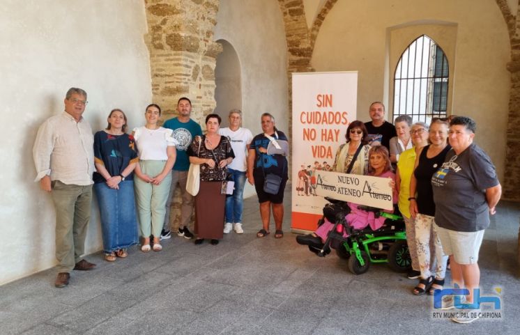 Una veintena de personas participaron en el taller ‘Sin cuidados, no hay vida’ organizado por Nuevo Ateneo en el Castillo de Chipiona