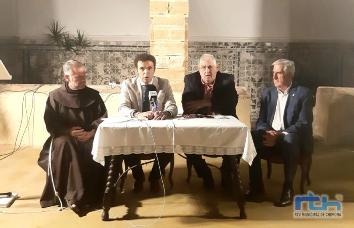 El Claustro del Santuario fue escenario de la esperada presentación del libro ‘El Conde de Regla’ y la tercera edición actualizada de ‘Regla de Chipiona’