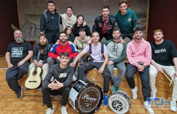 La comparsa de los hermanos Gómez Sáenz lleva sus coplas por primera vez al concurso del Gran Teatro Falla