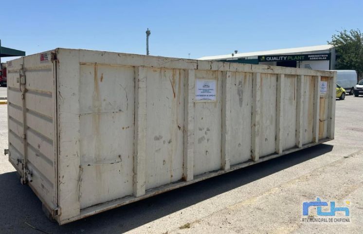 El Ayuntamiento de Chipiona recoge hoy jueves muebles y enseres domésticos en cubas colocadas en el Polígono Industrial La Lagunilla