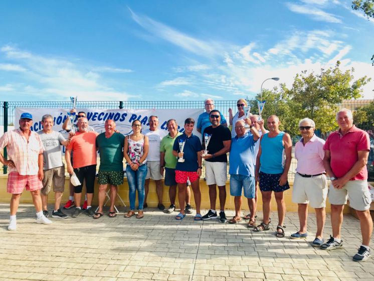 Entregados los trofeos del segundo campeonato de petanca de la asociación de vecinos Playa-Laguna