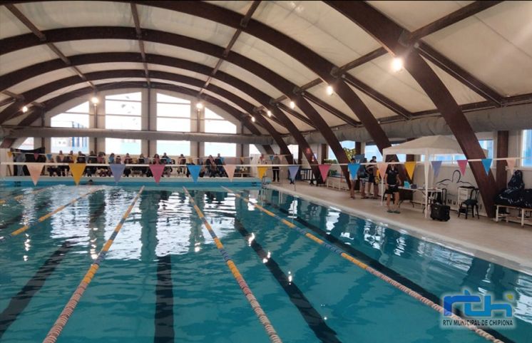 La piscina municipal acogió el pasado sábado el primer encuentro del Club Natación Caepionis