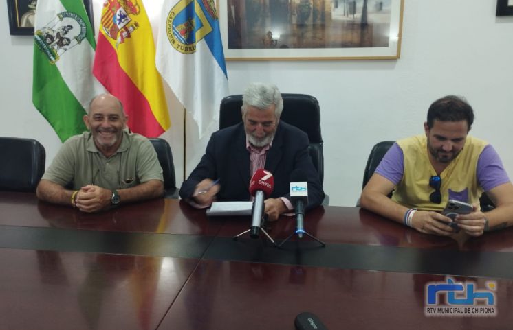 Firmado el convenio por el que el Ayuntamiento de Chipiona subvenciona a la Hermandad del Cautivo con 3.000 euros