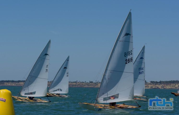 Buena participación del Club de Vela y Regatas Chipiona en la Copa Andalucía de Patín a Vela celebrada el pasado fin de semana