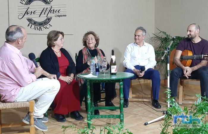 Radio Chipiona ha dedicado su programa matinal a celebrar el Día Internacional del Flamenco con la Peña José Mercé