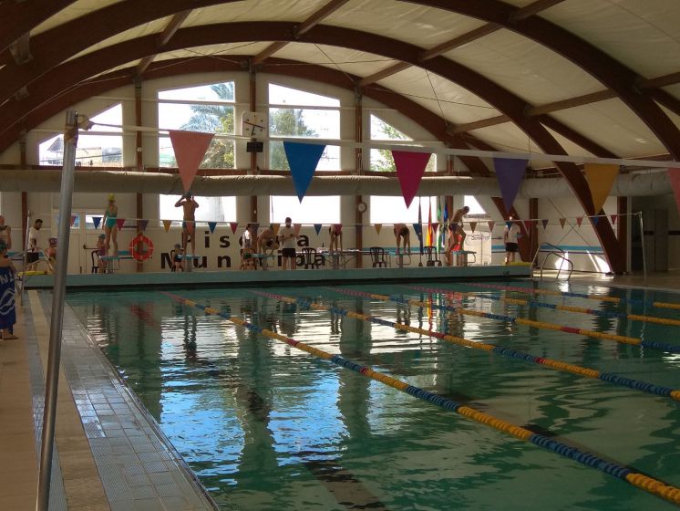 La primera jornada Tiburones se crea con una gran convivencia de la escuela de Chipiona y el Club Natación Sanlúcar