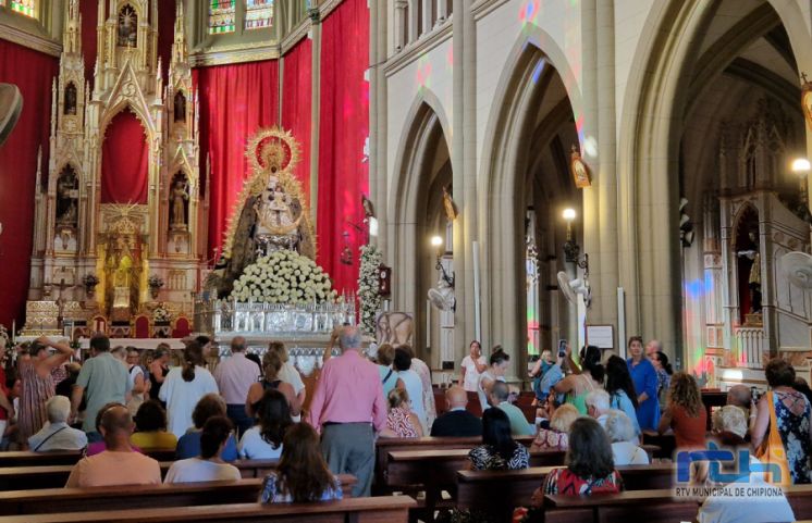 Veneración a la Virgen de Regla por los 70 años de su coronación canóniga en el día de inauguración de la Fiestas Patronales