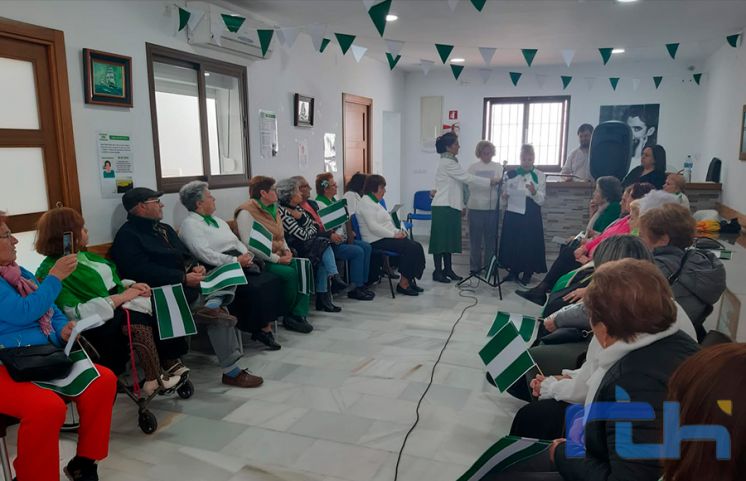 Los mayores de Chipiona celebran la fiesta del Día de Andalucía