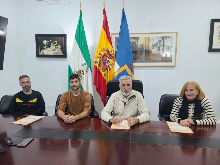 El Ayuntamiento de Chipiona y la asociación Chipi Gato Feliz firman un convenio de colaboración para la atención de gatos ferales a través del método Cer-Felinos