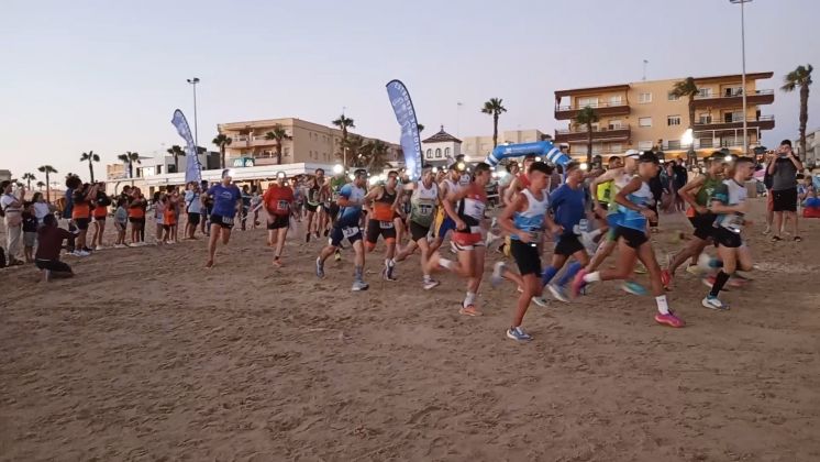 Sergio Soto y Maru Ferreira se imponen en la primera carrera nocturna Awa Beach Moon Trail