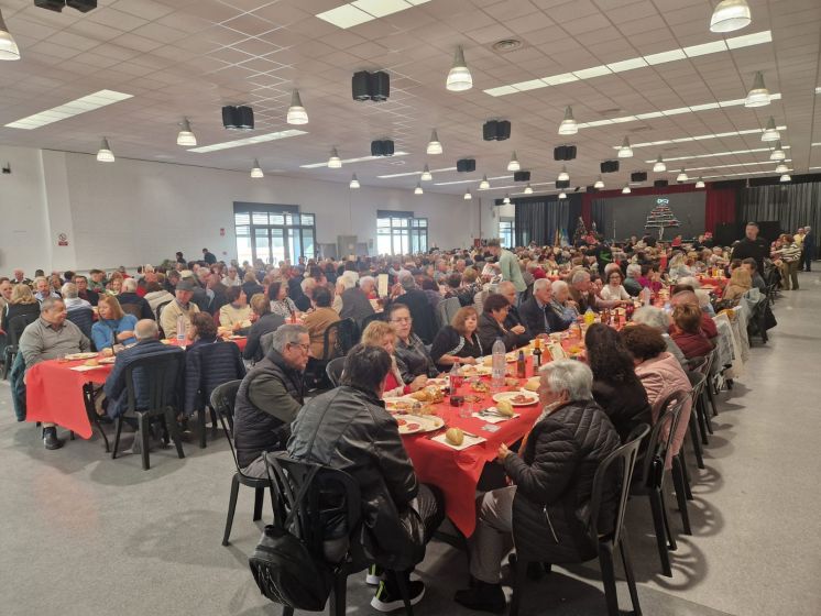 420 personas mayores de Chipiona disfrutan hoy de la tradicional comida y convivencia navideña 