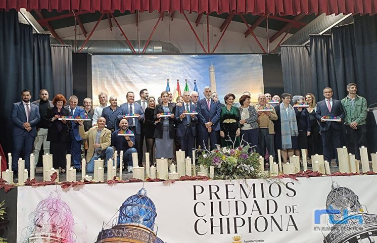 El Ayuntamiento de Chipiona entregó el pasado viernes los Premios Ciudad de Chipiona a los quince galardonados del año