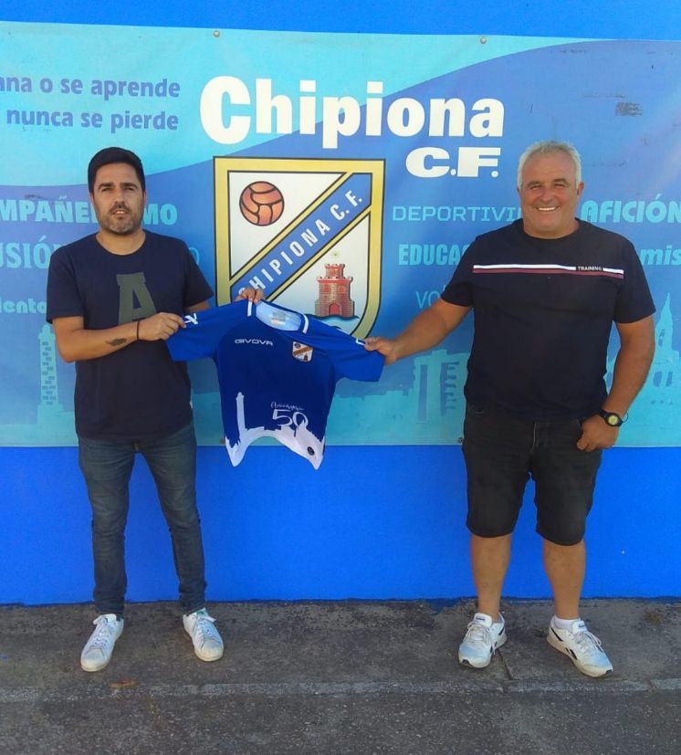El Chipiona anuncia a Tony López como nuevo entrenador mientras espera noticias de la reclamación para mantener la categoría
