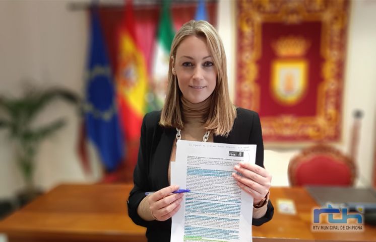 María Naval detalla en que consiste la propuesta presentada al pleno de adhesión a la Coordinadora por la Sanidad Pública de la provincia de Cádiz