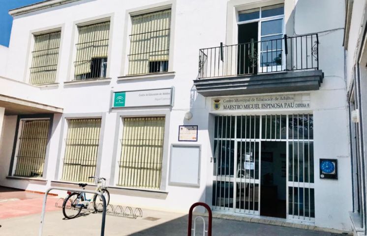 El Centro de Educación de Adultos de Chipiona abre un nuevo plazo de matriculación para el nuevo curso en los grupos con plazas libres