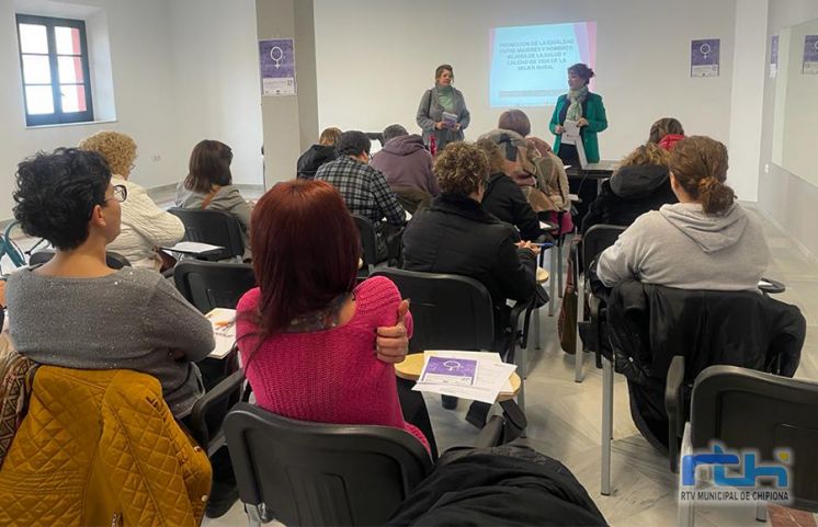 Ademur Cádiz imparte en Chipiona un taller para mejorar la salud y calidad de vida de la mujer rural