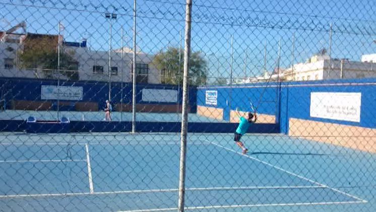 El Club de Tenis Chipiona hace tablas con el Playa de la Luz de Rota en la segunda jornada de la Liga interclub Costa Oeste