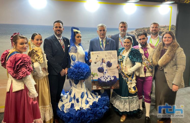 Chipiona se promociona en FITUR con ‘Doce meses, cien eventos’, su Carnaval, la Feria del Moscatel y el conjunto escultórico ‘Cangrejos en el Litoral’