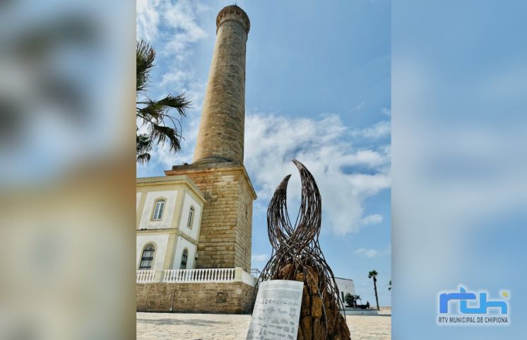 Alfredo Zarazaga muy agradecido con quienes han hecho posible su sueño en la inauguración del monolito y el conjunto escultórico ‘Cangrejos en el litoral gaditano’