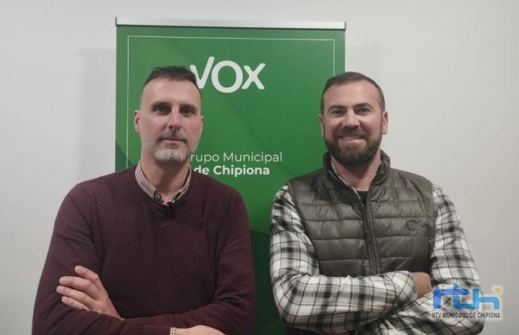 VOX Chipiona denuncia agresión verbal hacia el derecho al honor y la intimidad de dos concejales durante la obra ‘Madre Amadísima’