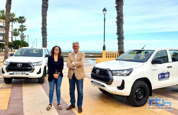 La Delegación de Planificación del Ayuntamiento de Chipiona presenta dos nuevos vehículos tipo pick up para las playas