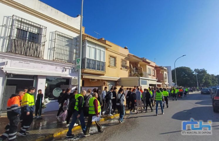 Un simulacro de evacuación en el I.E.S Salmedina pone fin al programa sobre el Maremoto de Lisboa en Chipiona