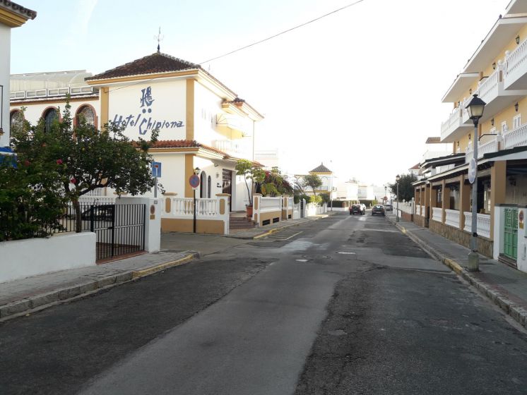 El Ayuntamiento de Chipiona llevará a cabo la pavimentación de trece calles de la localidad mediante el Plan Invierte 2017